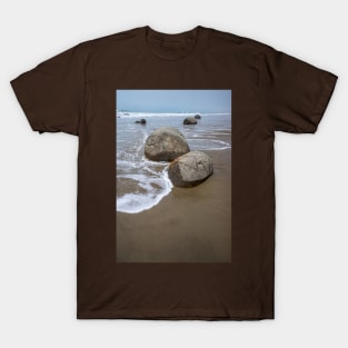 Moeraki Boulders. T-Shirt